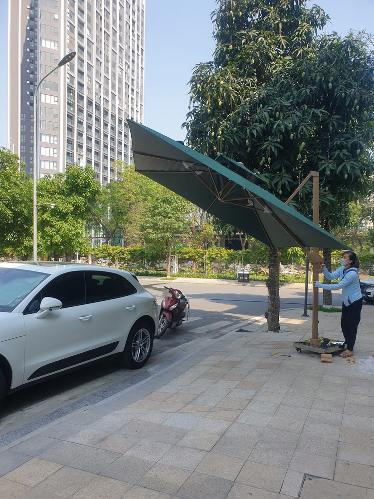 Dù Hòa Phát lệch tâm vuông 3m hợp kim nhôm xoay 360 màu xanh